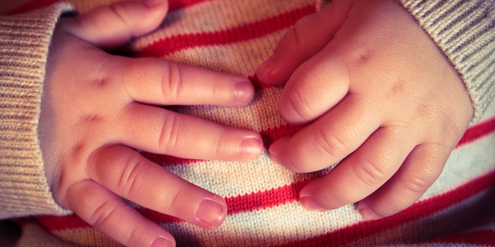 comment couper les ongles de votre bébé à la maison