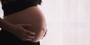 mujer hermosa embarazada