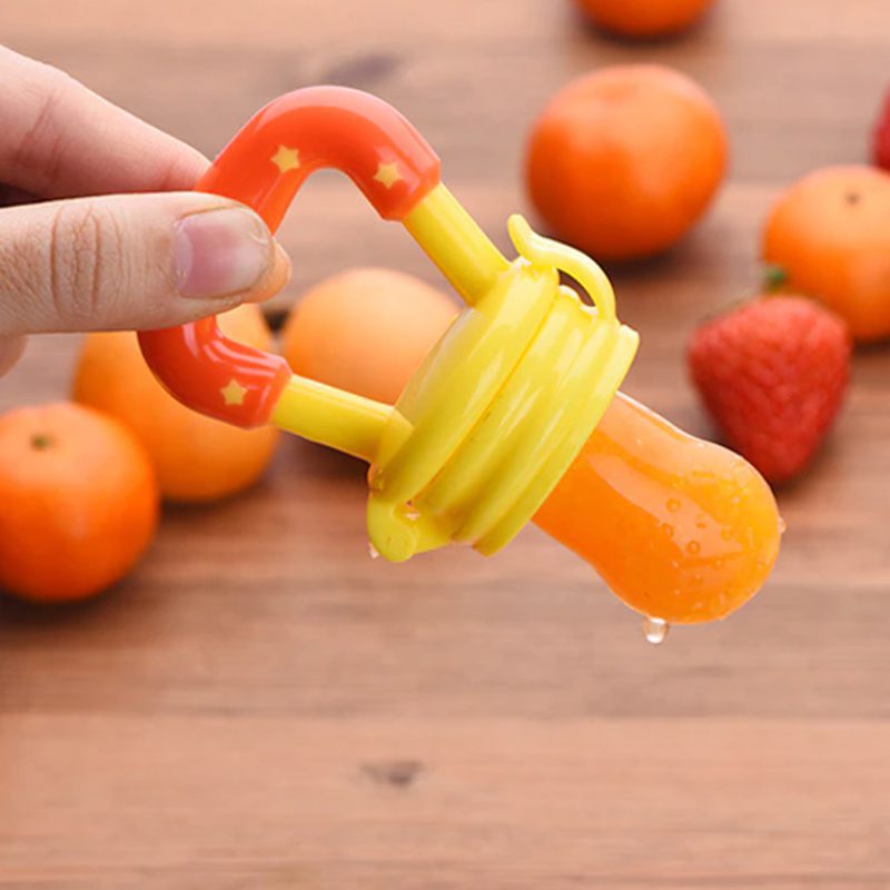 kidsbaron_fresh_food_fruit_pacifier_feeder_hand
